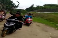 Pelajar SMP Konvoi Pakai...