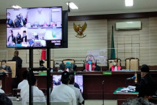 Sidang Dugaan Suap Bupati...