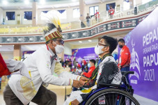 Bagikan Momen Menyentuh...
