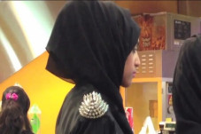 Wanita yang Kepalanya...