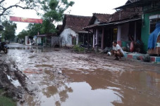 Bahayakan Warga, DPRD...