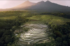 Indahnya Desa Senaru,...