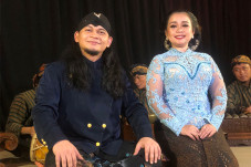 Mbah Mijan Debut di...