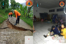 Ratusan Warga Mengungsi...