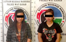 2 Wanita Cantik Tak...