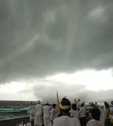 Bali Gempar Penampakan...