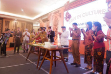 Adat-Budaya Jadi Perhatian...