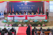 Wisuda Stikes Sorowako,...