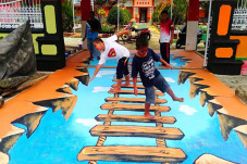 Keren, Lantai Sekolah...