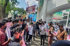 Aliansi Rakyat Minta...