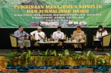 Jaga Perdamaian, Wartawan...