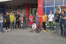 Apes! Kelelahan Usai...