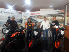 Mengaspal di Bandung,...