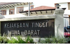 Istri Marahi Suami Mabuk...