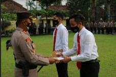 Dinilai Beprestasi,...