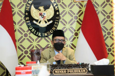 Pemerintah Terbuka Dikritik,...