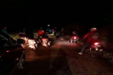 Longsor Tutup Jalur...