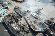 13 Kapal Nelayan Hangus...