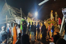 4 Jenazah Korban Longsor...