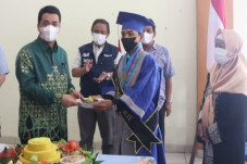 Kisah Rizki yang Meraih...