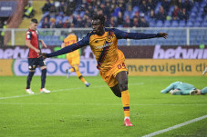 Hasil Genoa vs AS Roma:...