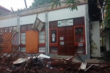 Diterjang Hujan Lebat,...