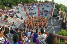 Mendunia! Tari Kecak...