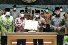 Lantik Riza Patria Jadi...