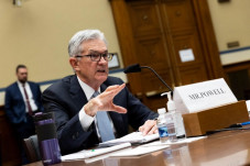 Batal Pensiun, Powell...