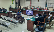 Sidang Dugaan Suap Bupati...