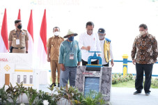 Resmikan Bendungan Karalloe...