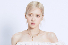 Kontak dengan Lisa BLACKPINK,...