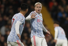 Van De Beek Cuma Penghias...