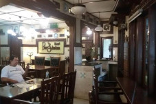 10 Restoran dan Tempat...