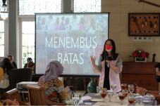 Menembus Batas, Jembatan...