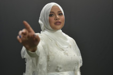 Aurel Beri Kado Lagu...