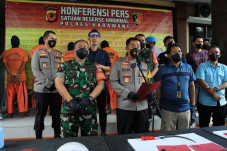 Polisi Tetapkan 5 Tersangka...