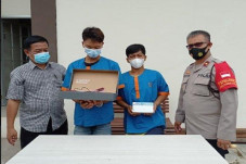 Bobol Rumah Tetangga,...