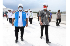 Ganjar Cek Proyek Tol...