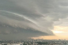 Heboh Langit Jakarta...