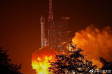 China Luncurkan Satelit...