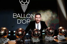 Lionel Messi Raih Ballon...