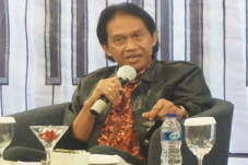 Profil Bens Leo, Pengamat...