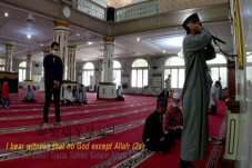 Saat Masuk Masjid Adzan...