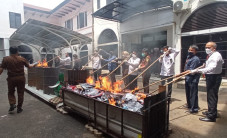 Kejari Bandung Penjarakan...
