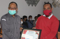 Bawaslu Maros Raih Penghargaan...