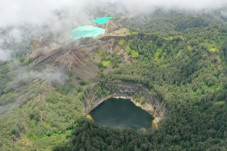 Danau Kelimutu Mengering,...