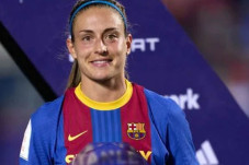 Gelandang Barcelona...