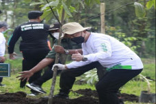 Hijaukan Tahura Raden...
