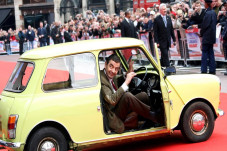 7 Koleksi Mobil Mr Bean,...